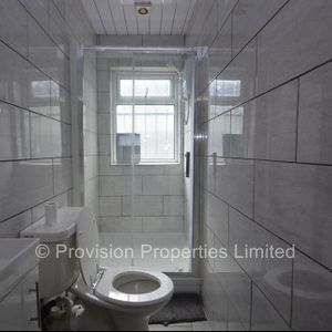 1 Bedroom Flat, Hyde Park, Leeds - Photo 3