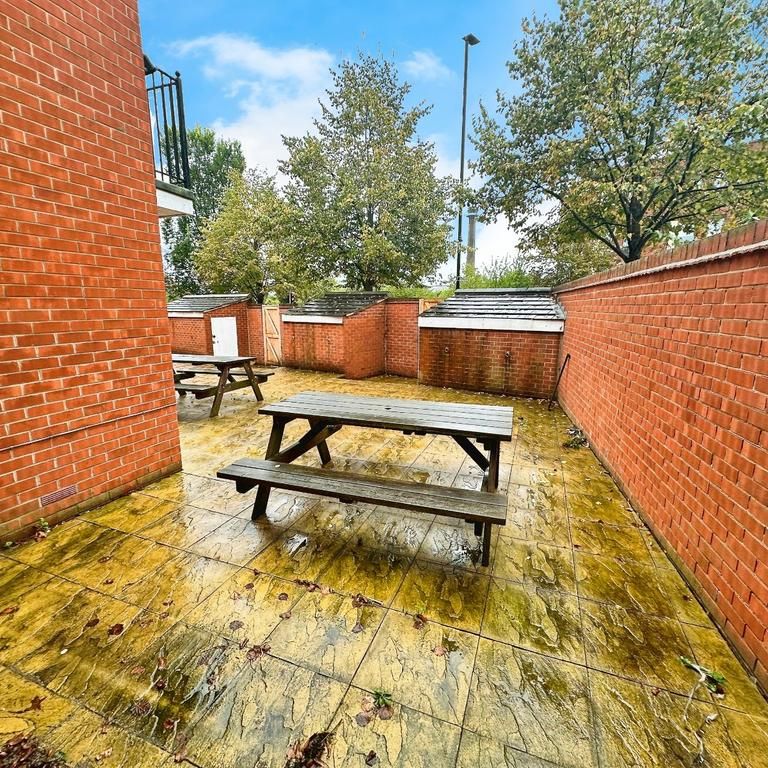 1 bedroom in a house share to rent - Photo 1
