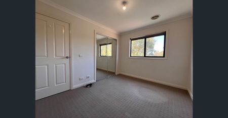 Beautiful Presented Two Bedroom Townhouse - Photo 2