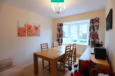 4 bedroom detached house to rent - Photo 2