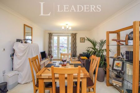 2 bedroom flat to rent - Photo 2