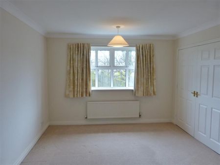 4 bedroom detached house to rent - Photo 3