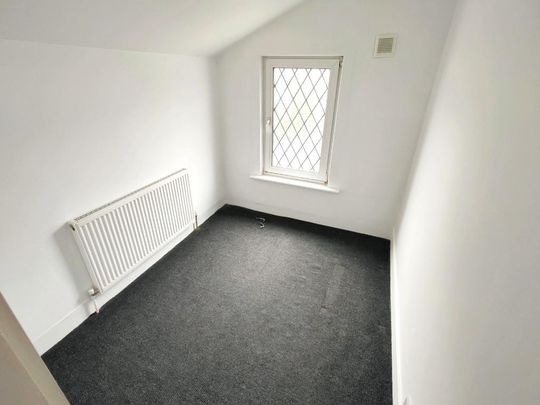 2 bedroom end of terrace house to rent - Photo 1