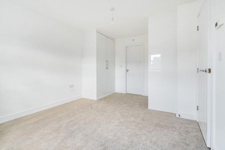 3 bedroom detached house to rent - Photo 4