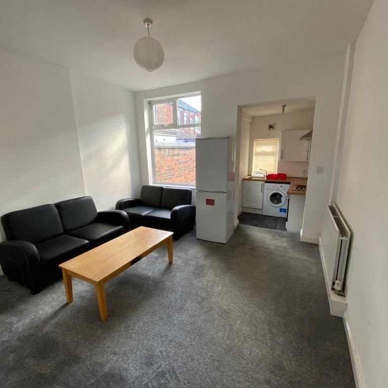 3 bedroom terraced house to rent - Photo 1