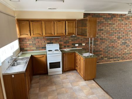 TWO BEDROOM UNIT IN WELL MAINTAINED COMPLEX - Photo 5