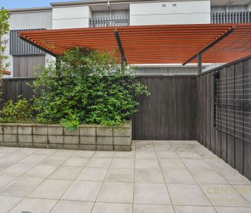 Modern 3 Bedroom Townhouse in Great Location - Photo 2