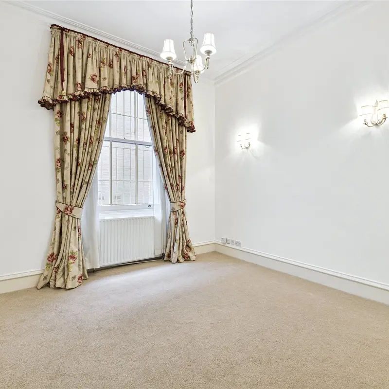 5 bedroom flat in Kensington - Photo 1