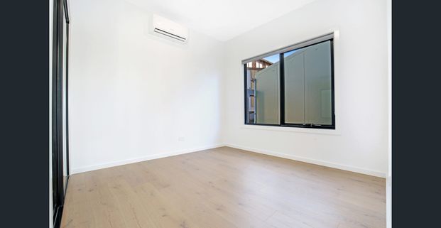 Modern Home in a Great Location – Move In Ready! - Photo 1