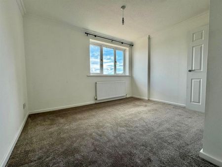 3 bedroom end of terrace house to rent - Photo 3