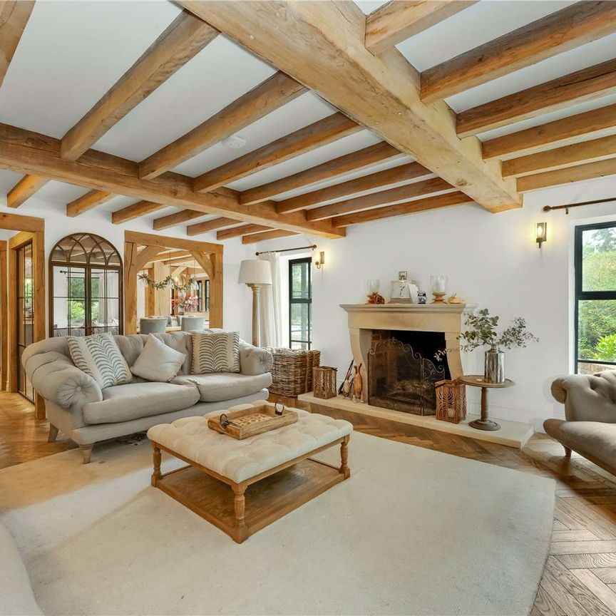 A stunning five bedroom detached character family home in Bagshot - Short Term January to April - Photo 1