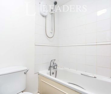 2 bedroom house to rent Woodstock Close, Hedge End, Southampton, SO30 - Photo 1