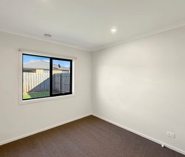 🏡 4-Bedroom House in Wallan - Photo 2