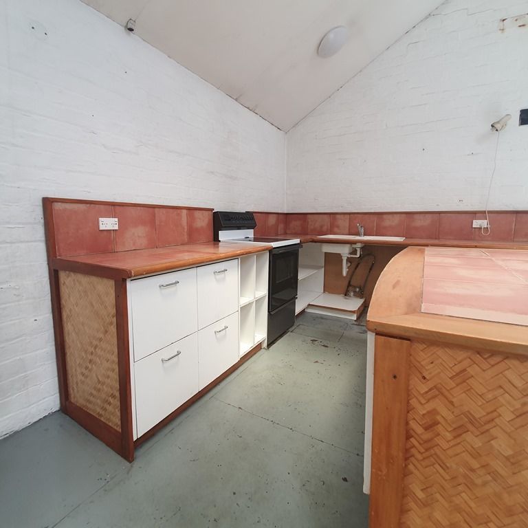 2 Bedroom Upper Unit in Onehunga - Photo 1