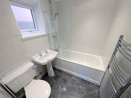 A 3 Bedroom Semi-Detached - Photo 5