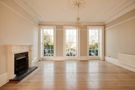 4 Bed House - Photo 4