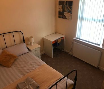 Room in a Shared House, Brideoak Street, M8 - Photo 1