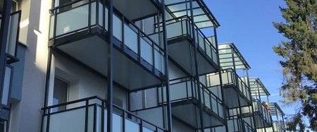 Renovierte, helle 2,5-Zimmer-Wohnung mit Sonnenbalkon - Photo 1