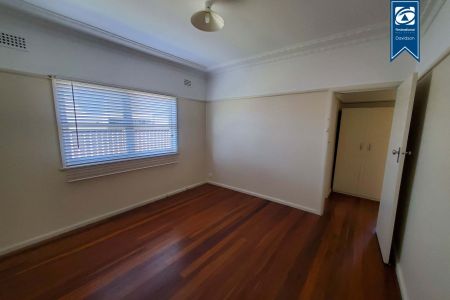 9 Bradshaw Avenue, 2170, Moorebank Nsw - Photo 2