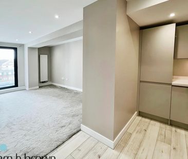 Victoria Avenue, SOUTHEND-ON-SEA - Photo 2