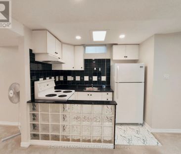 15 MARY ELIZABETH CRESCENT - Photo 2