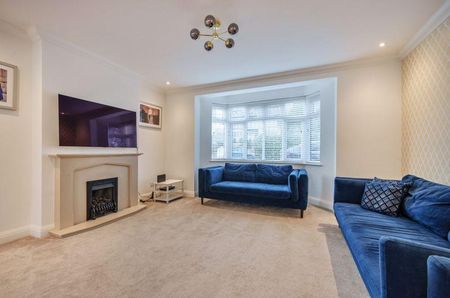 5 bedroom detached house to rent - Photo 2