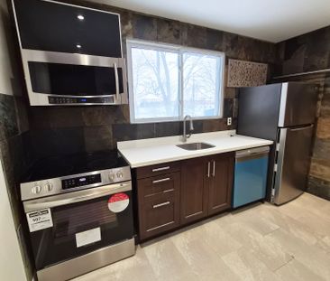 For Lease - 104 Armitage Drive, Newmarket, Ontario - Photo 5