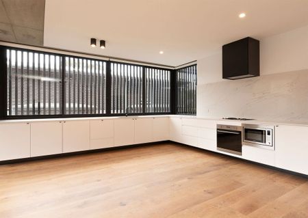 Contemporary and Stylish Two Bedroom Apartment with Two Carspaces - Photo 4