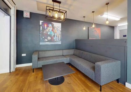 Gold En Suite - Photo 4