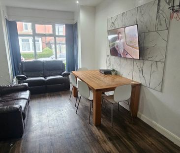 6 Bed - 69 Headingley Avenue, Headingley, Leeds - LS6 3ER - Student - Photo 2
