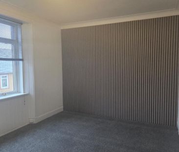 3 bedroom flat to rent - Photo 5