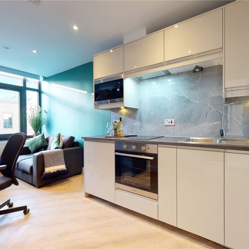 1 Bed Flat, South Parade, LS1 - Photo 1