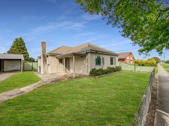 140 Learmonth Road, Wendouree - Photo 1