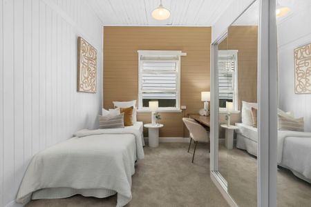 Charming Air-Conditioned Queenslander with Modern Comforts - Photo 5