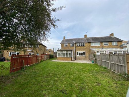 3 bedroom semi-detached house to rent - Photo 5
