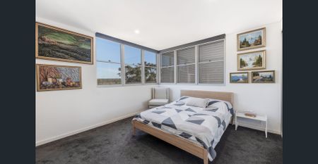 Conveniently located modern 2 bedroom apartment - Photo 2