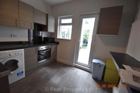 Deposit Only ?! Room Student House Share -, North Avenue, Southend On Sea, SS2 - Photo 4