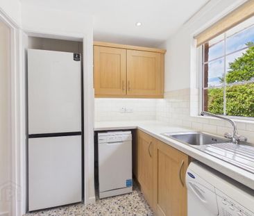 5A Strathearn Court, Holywood, BT18 9NP - Photo 2