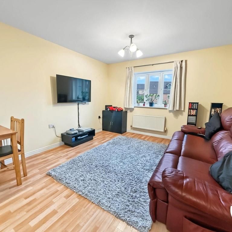2 bedroom coach house to rent - Photo 1