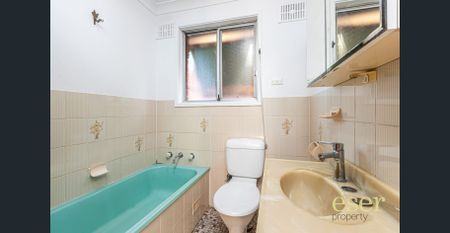 GREAT SIZE FAMILY HOME! - Photo 5