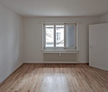 VOLLSTÄNDIG RENOVIERTE 2 1/2-ZIMMER-WOHNUNG - Foto 1