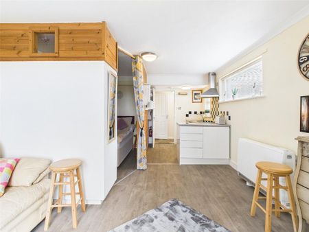 1 bedroom semi-detached house to rent - Photo 2