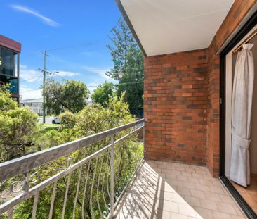 AIR CONDITIONED 2 BEDROOM UNIT IN CENTRAL LOCATION - Photo 3