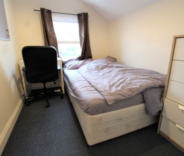 5 bedroom Semi-detached house to rent - Photo 3