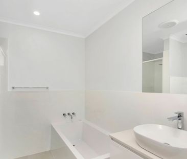 SPACIOUS BEACHFRONT LIVING - Photo 4