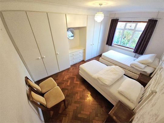 3 bedroom semi-detached bungalow to rent - Photo 1
