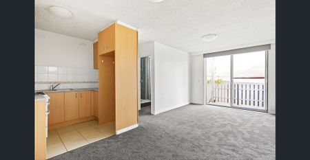 Spacious and Light Filled Two Bedroom Apartment - Photo 4