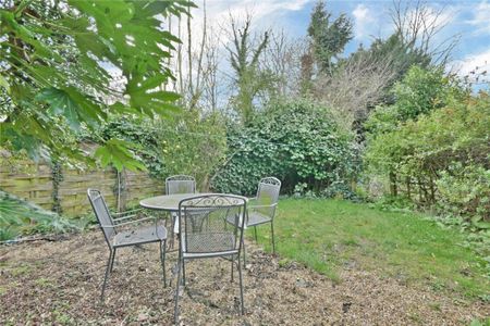 Lyncroft Gardens - Photo 4