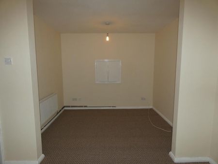 2 bedroom end of terrace house to rent - Photo 2
