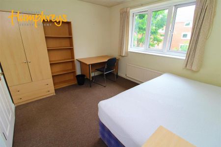 4 bedroom end of terrace house to rent - Photo 4